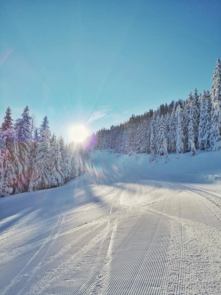 Winter – Sonne über der Piste